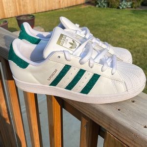 Adidas original women’s size 6 white/green